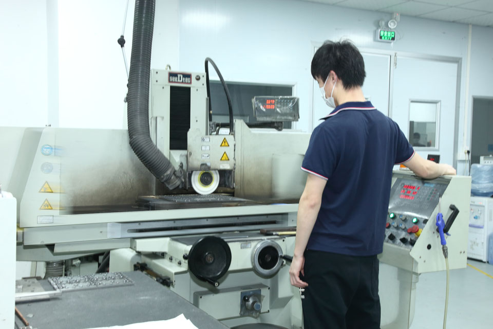 公司實(shí)力-臺(tái)灣宇青自動(dòng)磨床.